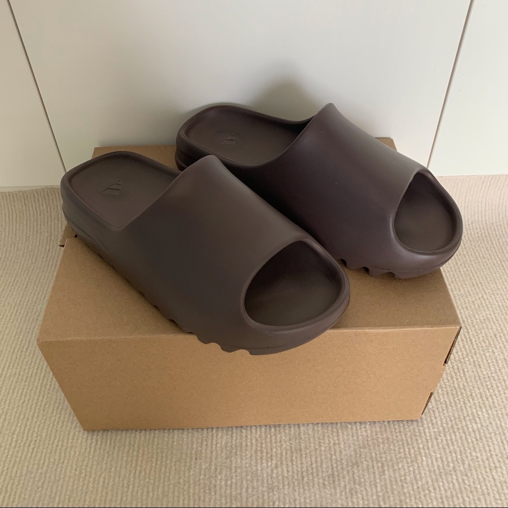 Yeezy Slides “Soot”